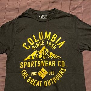 Columbia Black Small Mens T-Shirt Like New